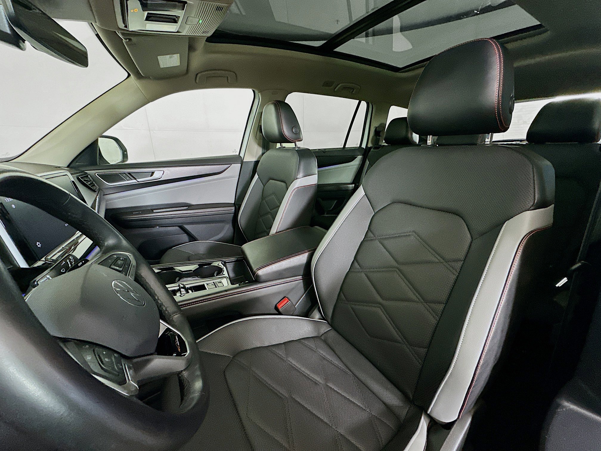 Used 2024 Volkswagen Atlas Peak Edition SE image 13