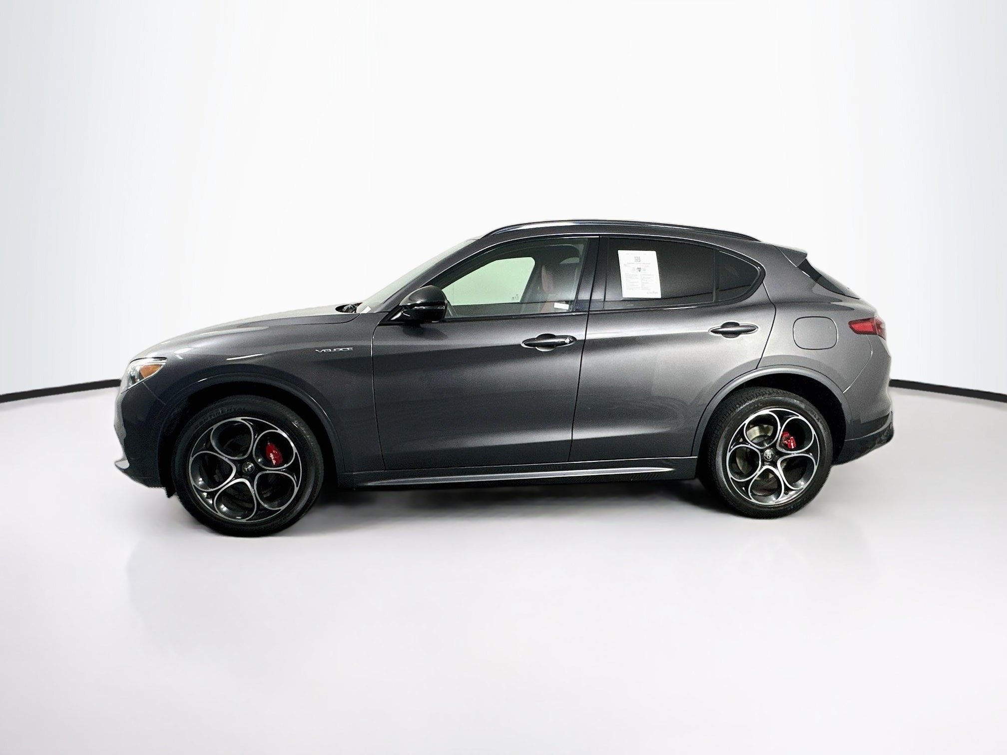 Used 2023 Alfa Romeo Stelvio Veloce AWD/4WD image 4