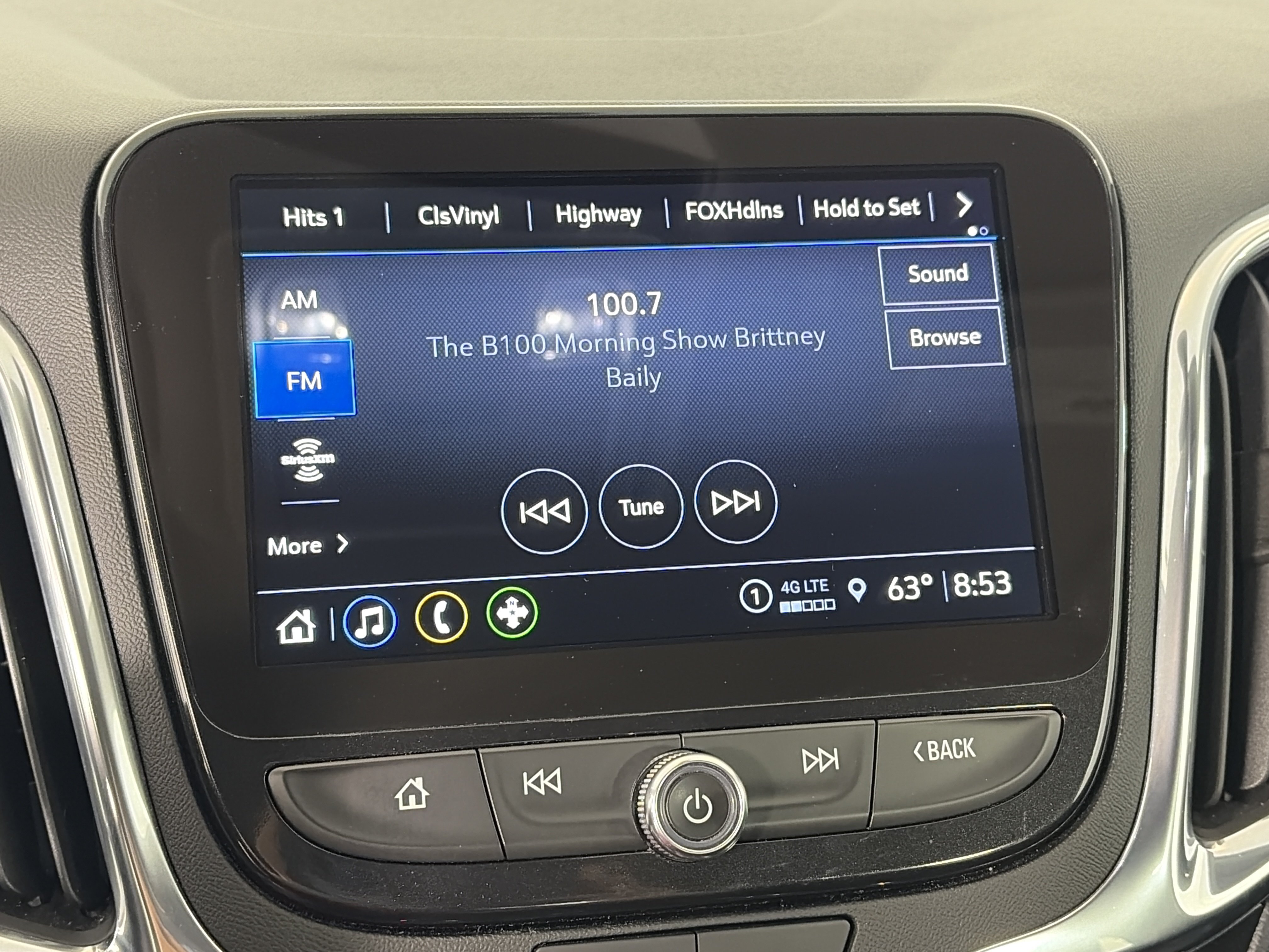 Used 2023 Chevrolet Equinox Premier AWD/4WD image 22