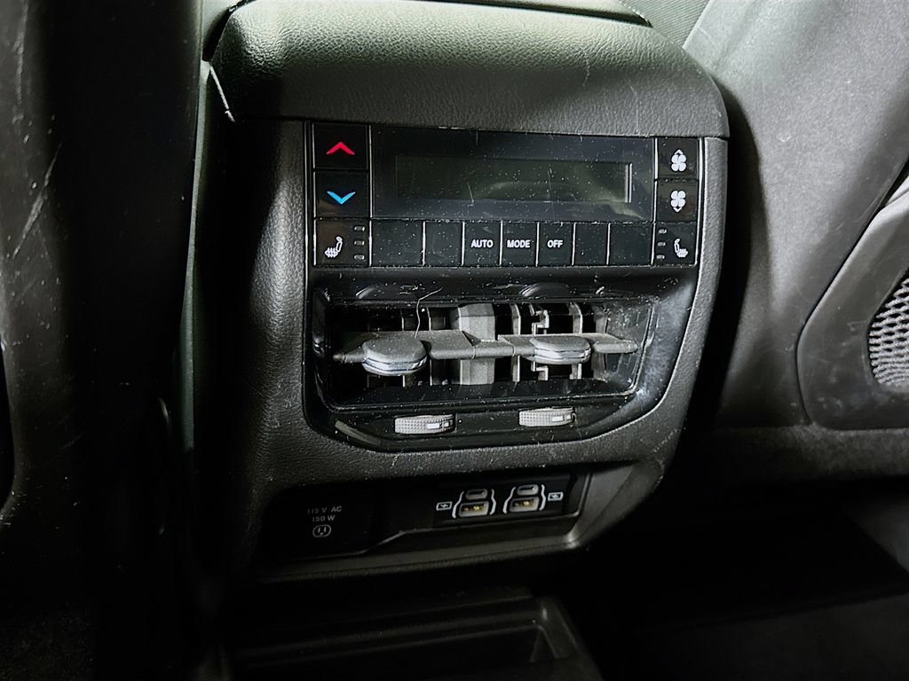 Used 2023 Jeep Grand Cherokee L Limited w/ Luxury Tech Group II AWD/4WD image 29