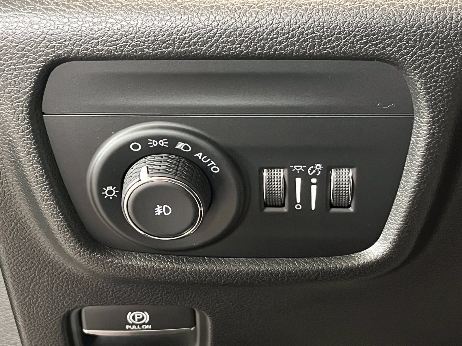 Used 2023 Jeep Grand Cherokee Limited AWD/4WD image 34