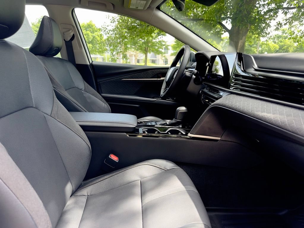 Used 2025 Toyota Camry XLE AWD/4WD image 29