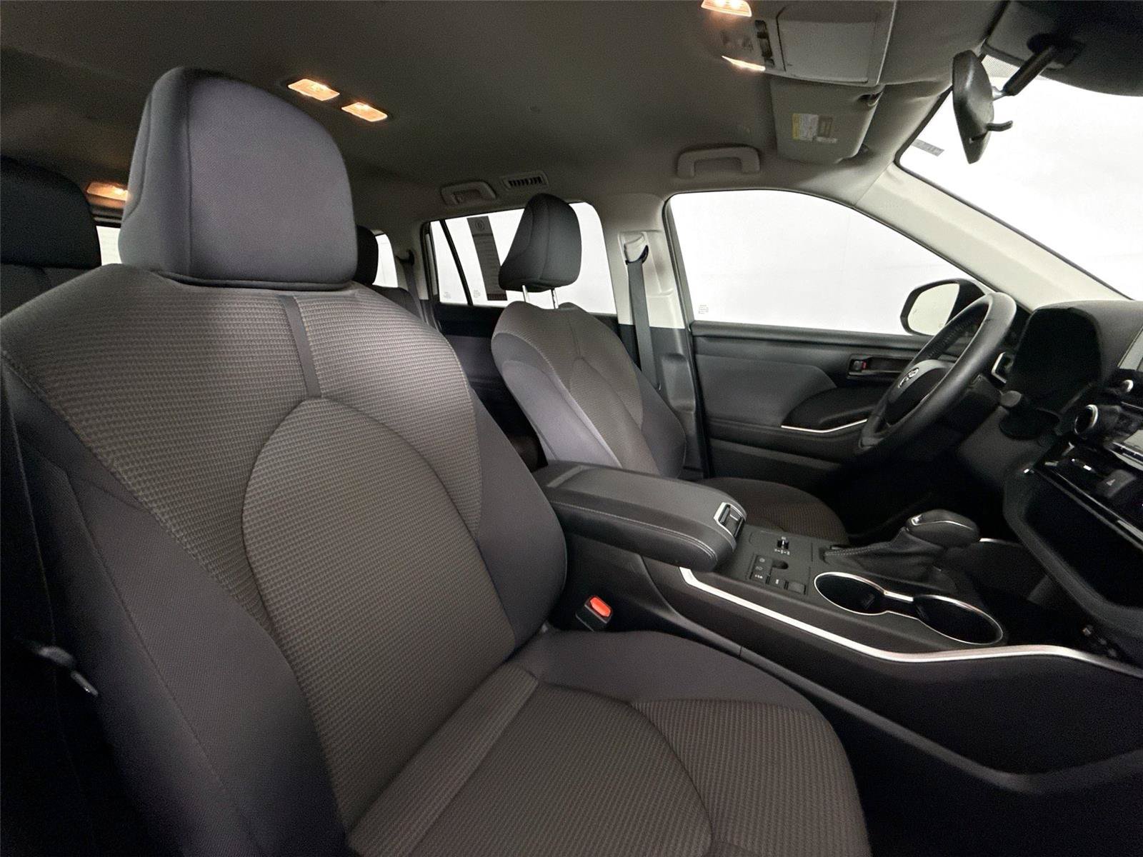 Used 2023 Toyota Highlander LE FWD image 38