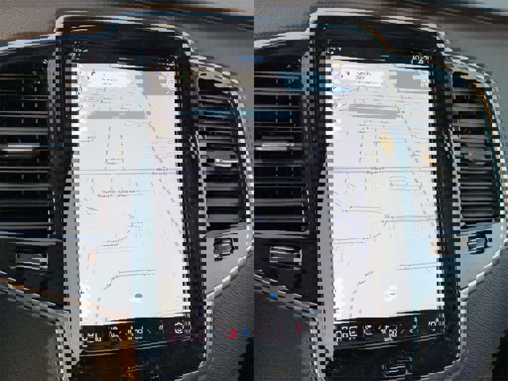 Used 2025 Volvo XC90 T8 Plus w/ Protection Package Premier image 29