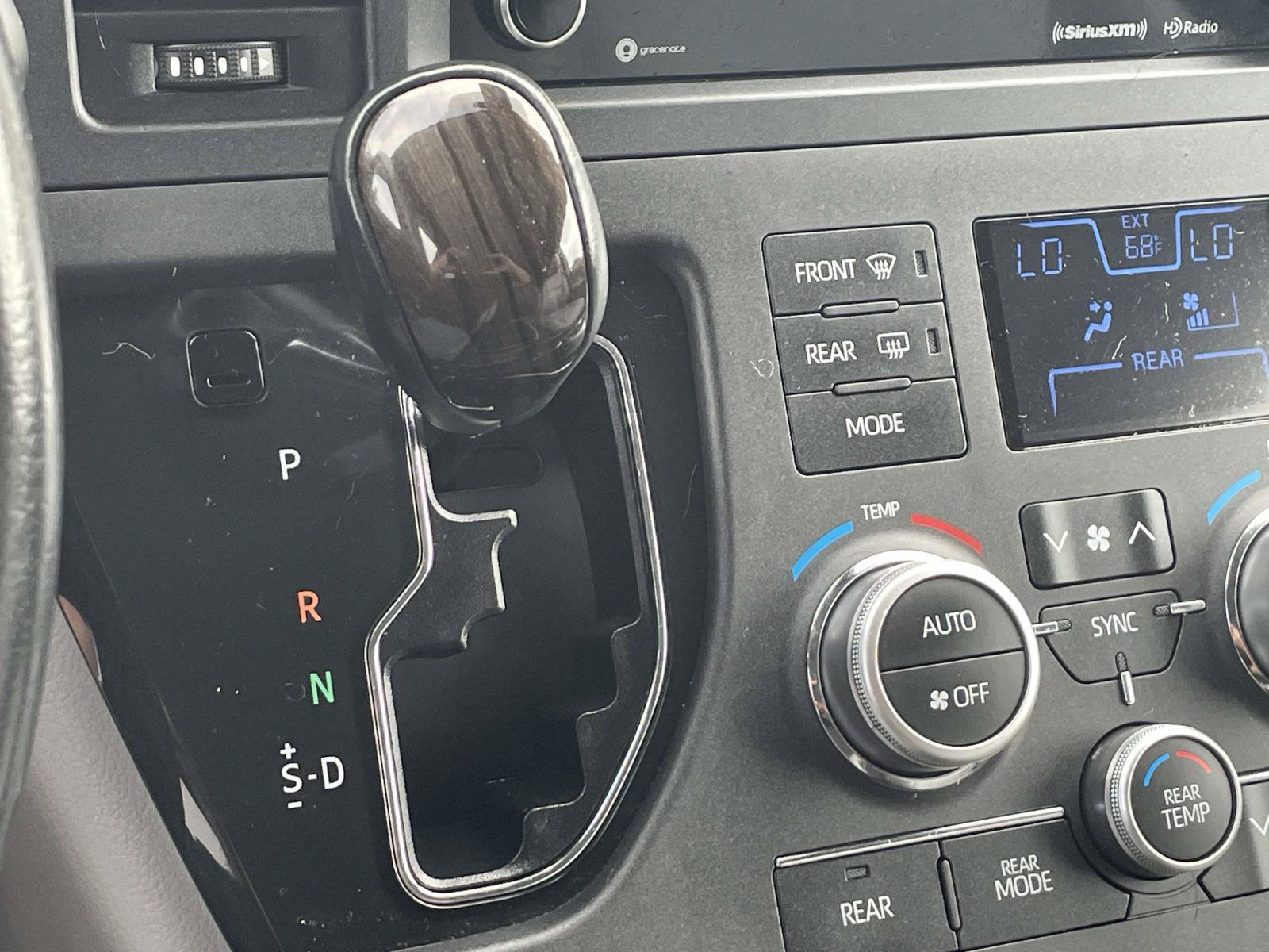 Used 2018 Toyota Sienna XLE w/ XLE Navigation Package AWD/4WD image 28