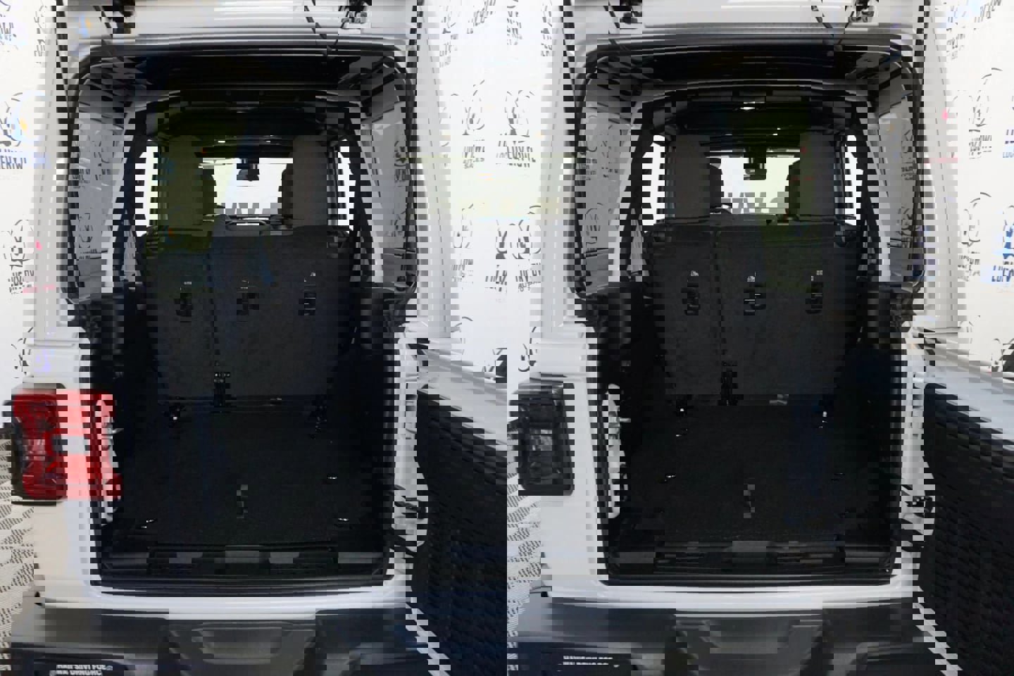 Used 2024 Jeep Wrangler Sahara w/ Safety Group image 11