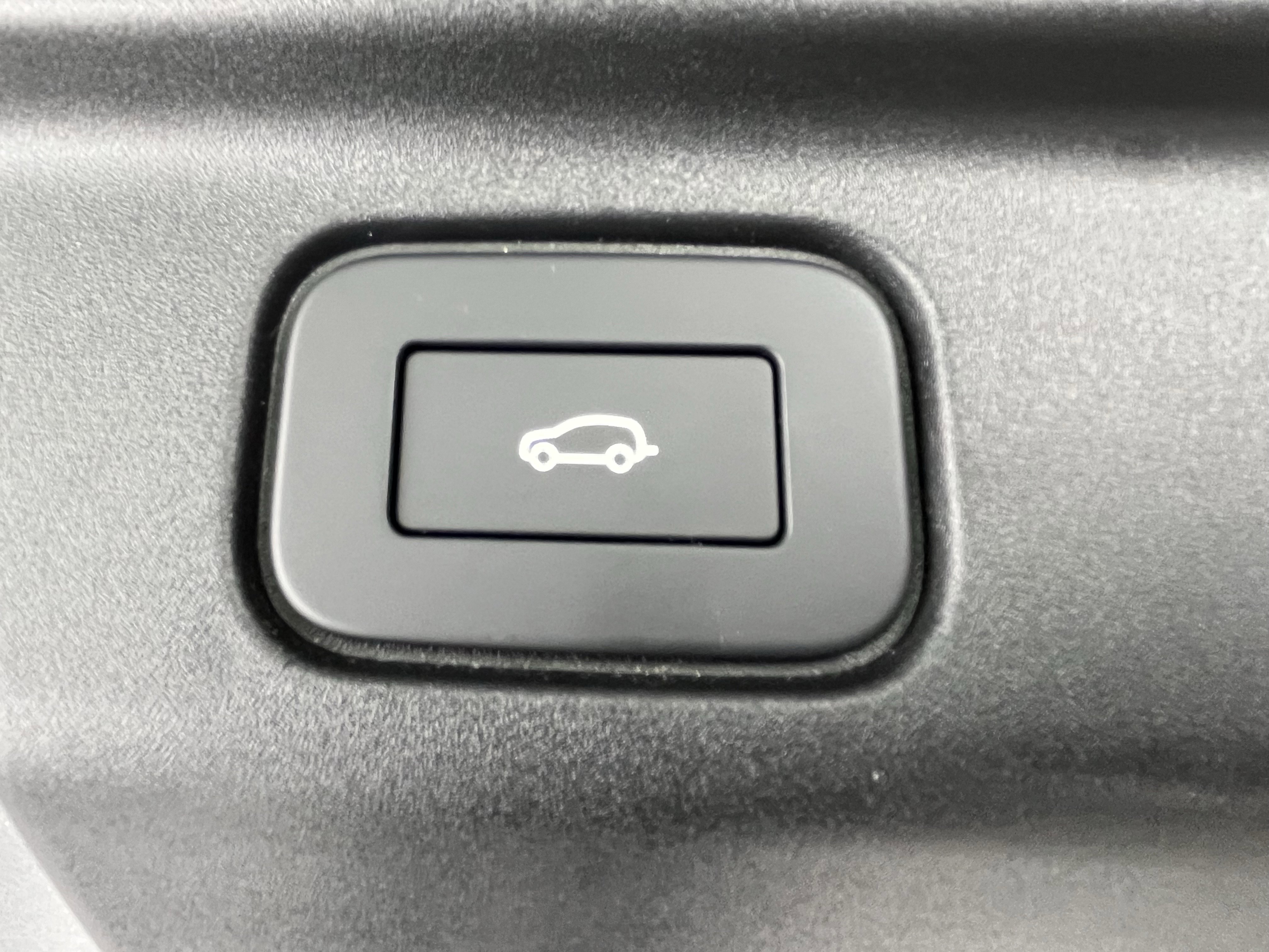 Certified 2025 Land Rover Range Rover Long Wheelbase SE image 31