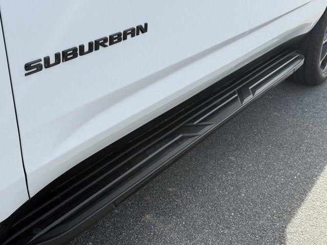 Used 2021 Chevrolet Suburban RST w/ Luxury Package RWD image 12