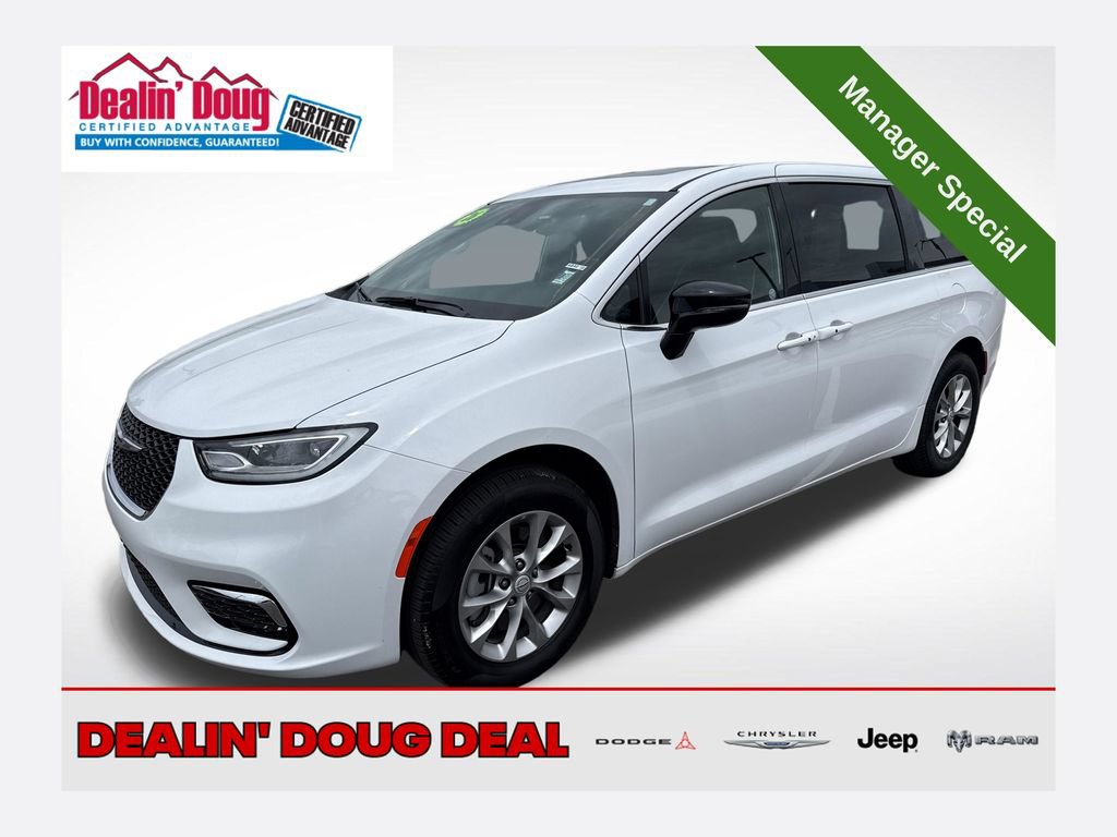 Used 2026 Chrysler Pacifica Limited AWD/4WD image 1