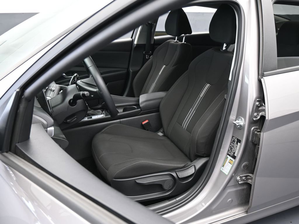 Used 2023 Hyundai Elantra SEL w/ Convenience Package image 10