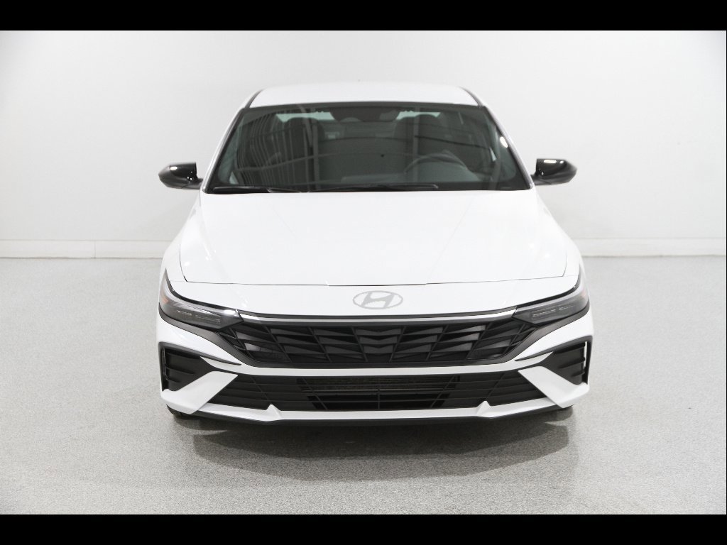 Certified 2025 Hyundai Elantra Sport FWD image 2