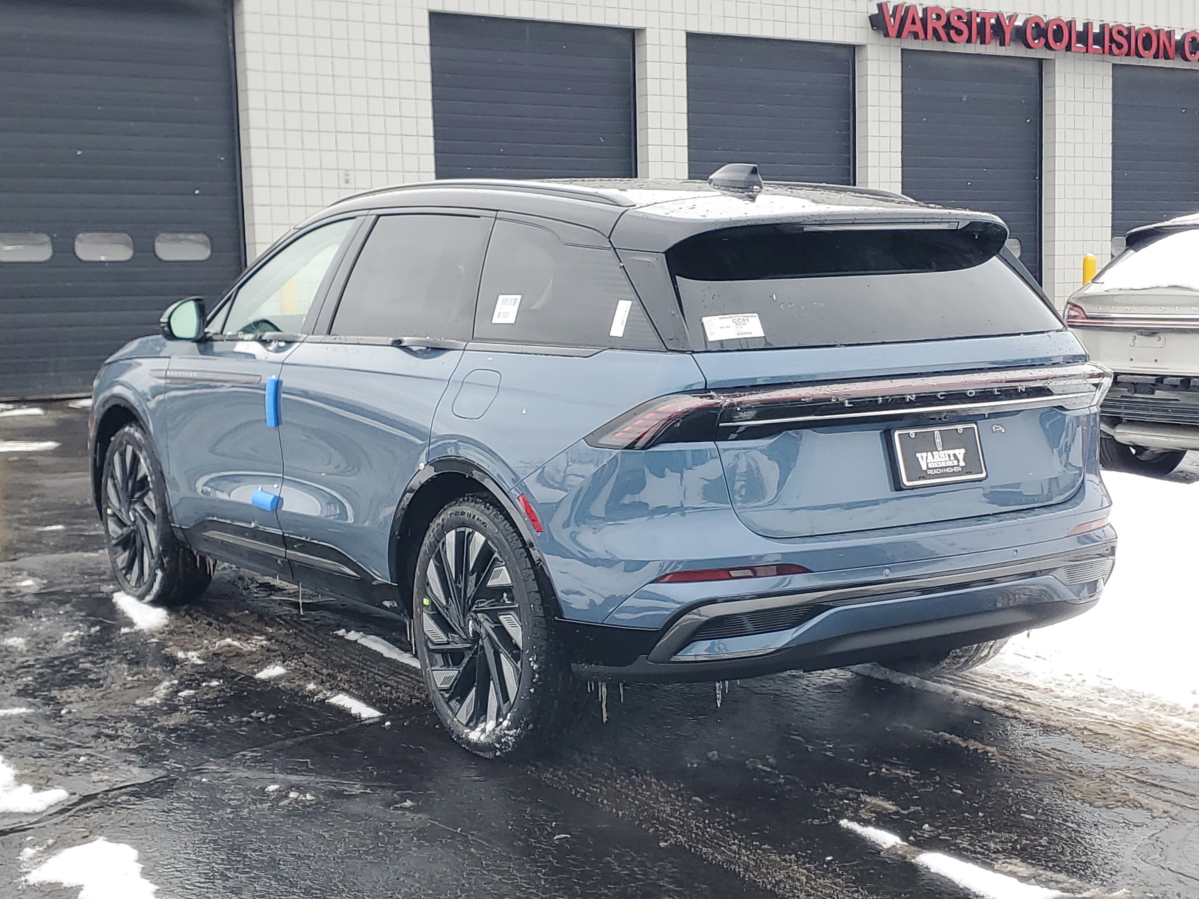 New 2026 Lincoln Nautilus Reserve w/ Jet Appearance Package image 3