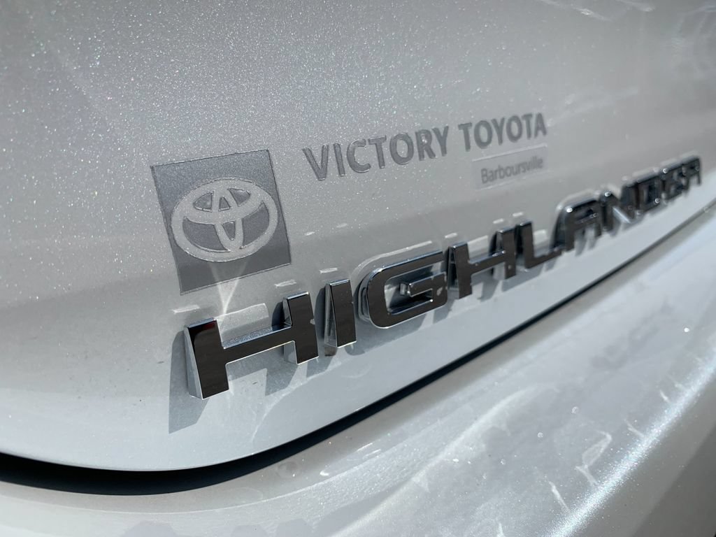 Used 2026 Toyota Highlander Limited AWD/4WD image 36