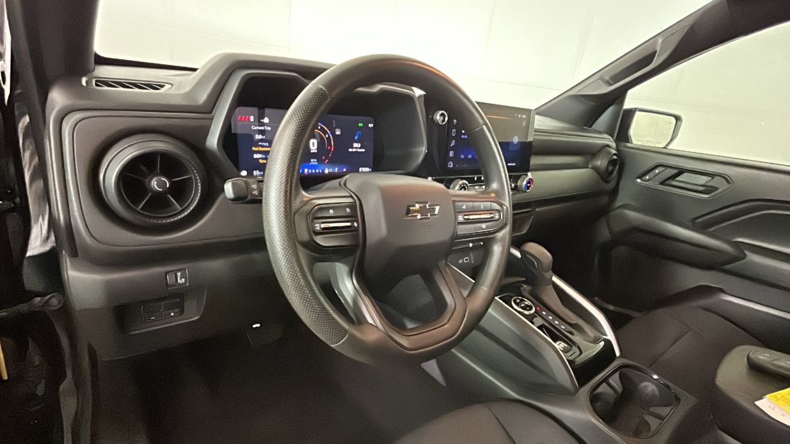 Used 2024 Chevrolet Colorado Trail Boss w/ Safety Package AWD/4WD image 16
