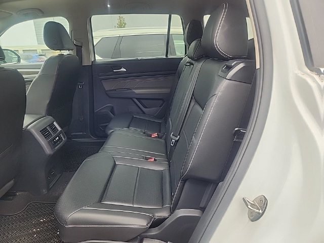 Used 2023 Volkswagen Atlas SEL AWD/4WD image 16