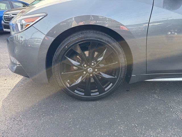 Used 2017 Nissan Maxima Platinum image 9