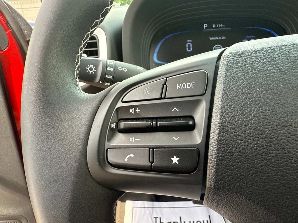 Used 2024 Hyundai Venue Limited image 16