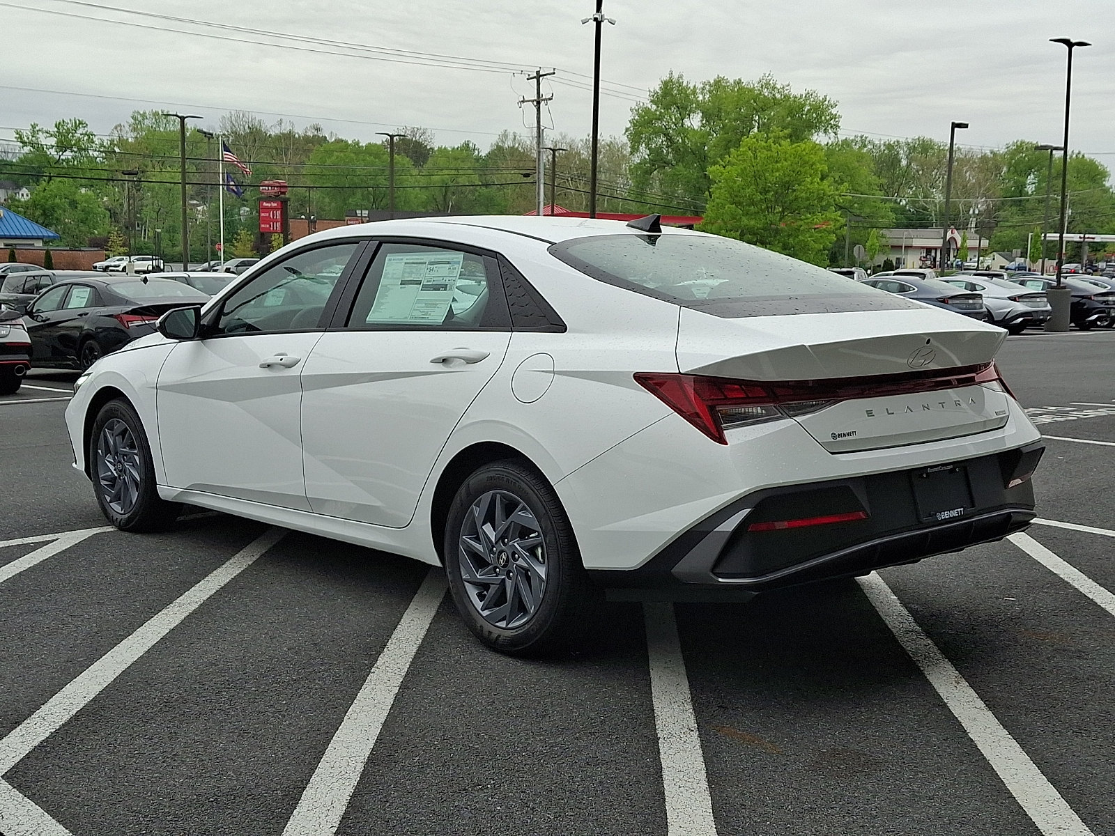 New 2026 Hyundai Elantra Hybrid FWD image 4