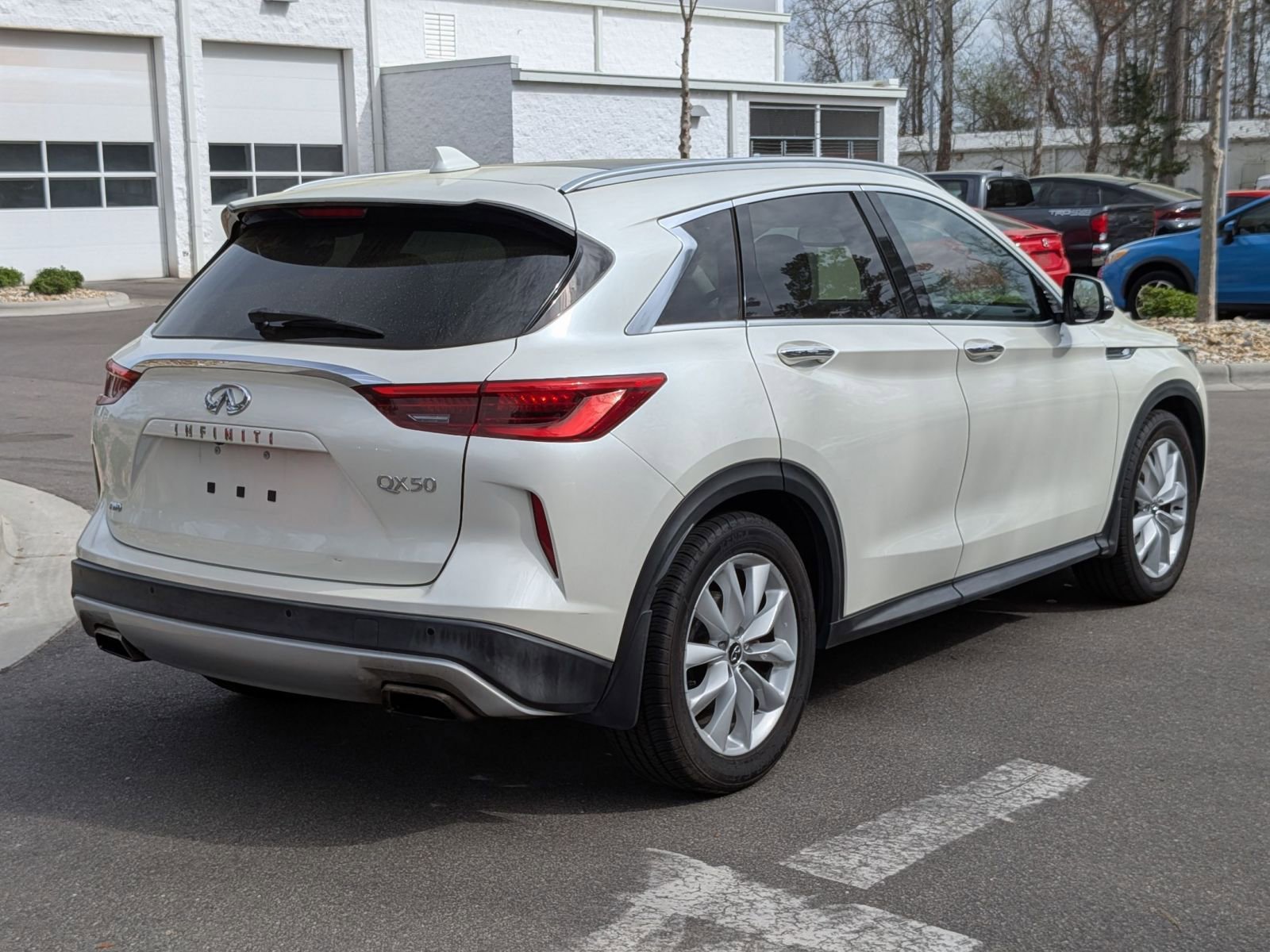 Used 2019 INFINITI QX50 Essential w/ Premium Heat Package image 3
