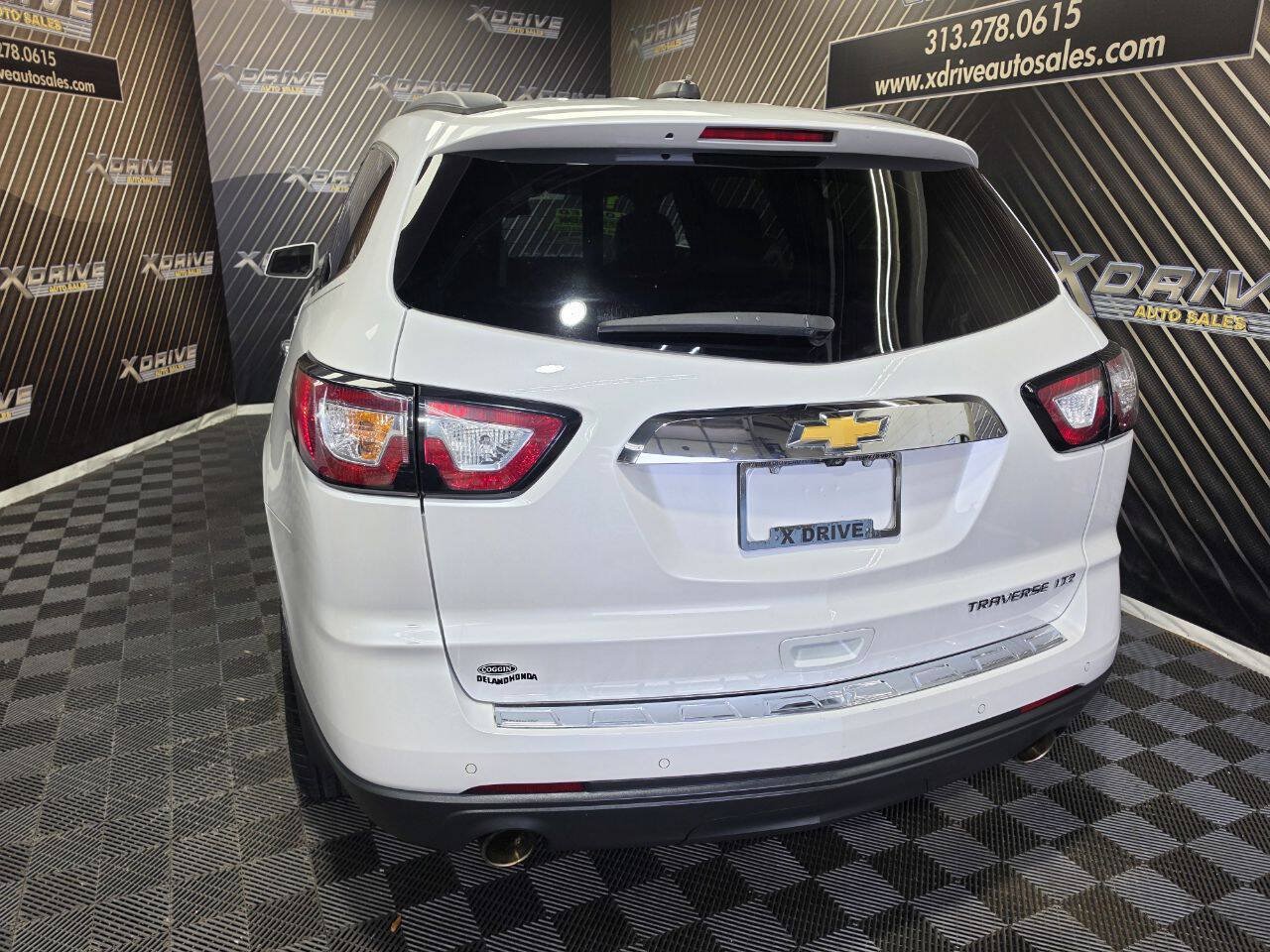 Used 2016 Chevrolet Traverse LTZ FWD image 9