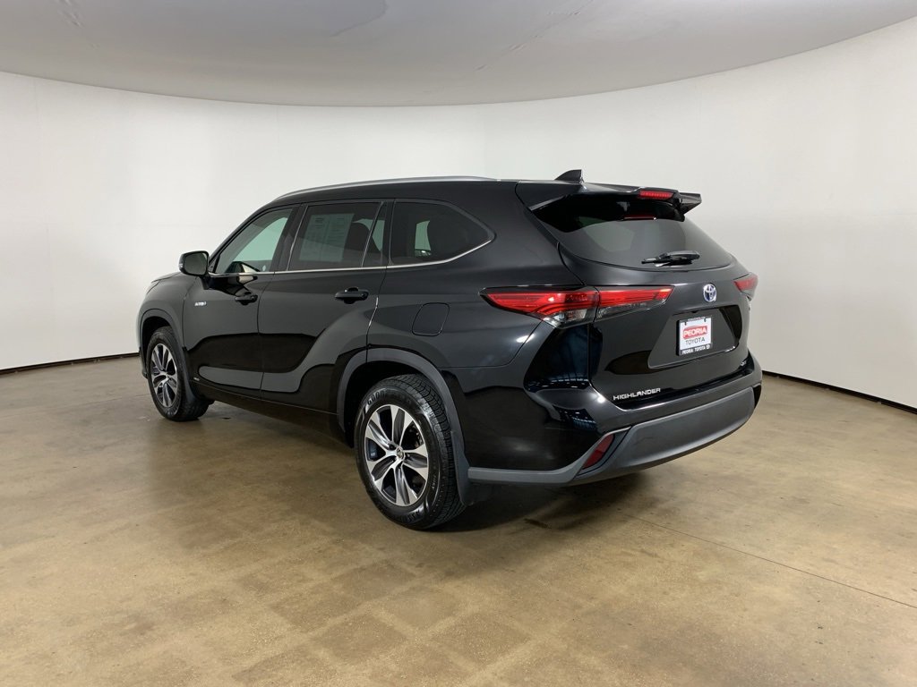 Used 2021 Toyota Highlander XLE image 32