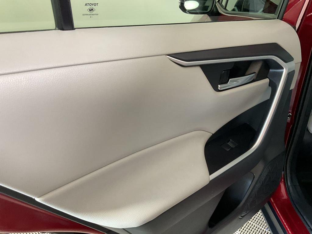 Used 2020 Toyota RAV4 XLE Premium AWD/4WD image 20