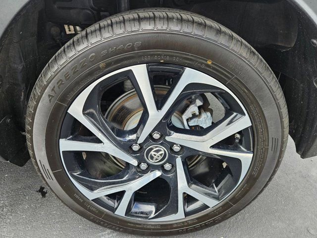 Used 2019 Toyota C-HR XLE FWD image 22