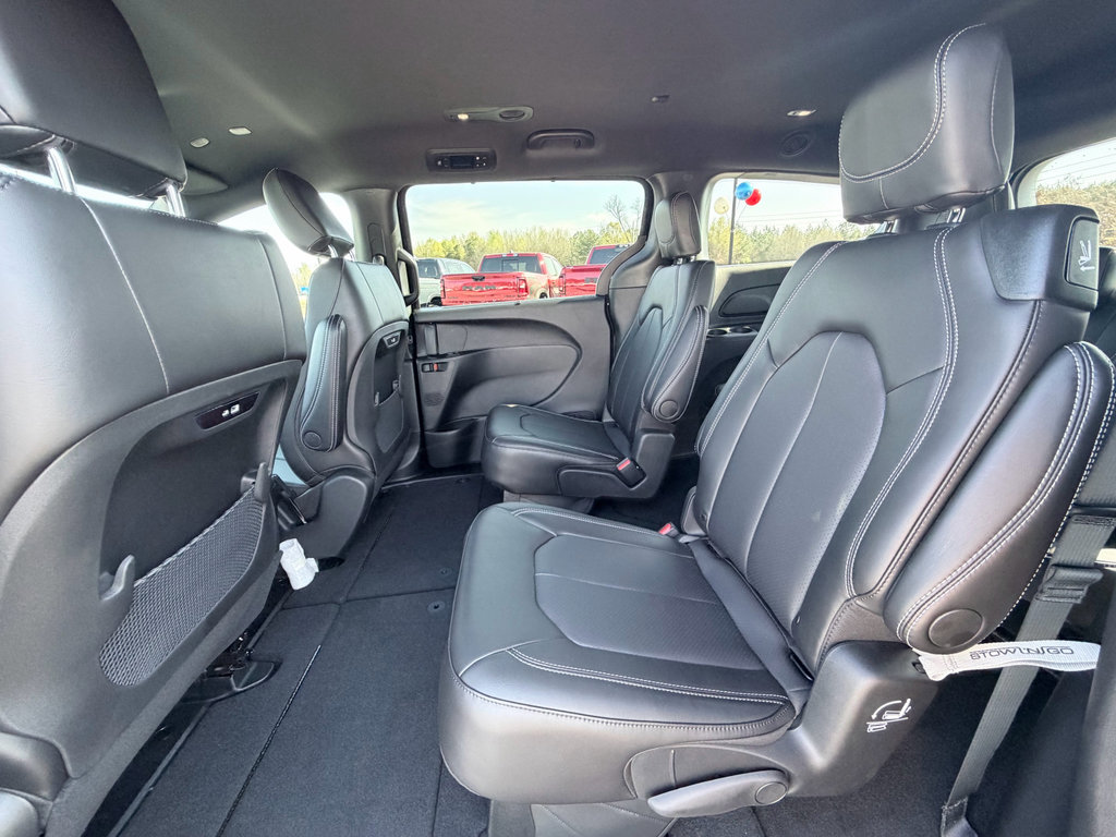 New 2026 Chrysler Pacifica Select image 25