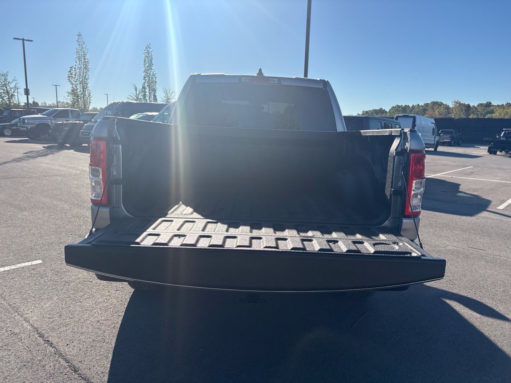 Used 2022 RAM 1500 4x4 Crew Cab image 11