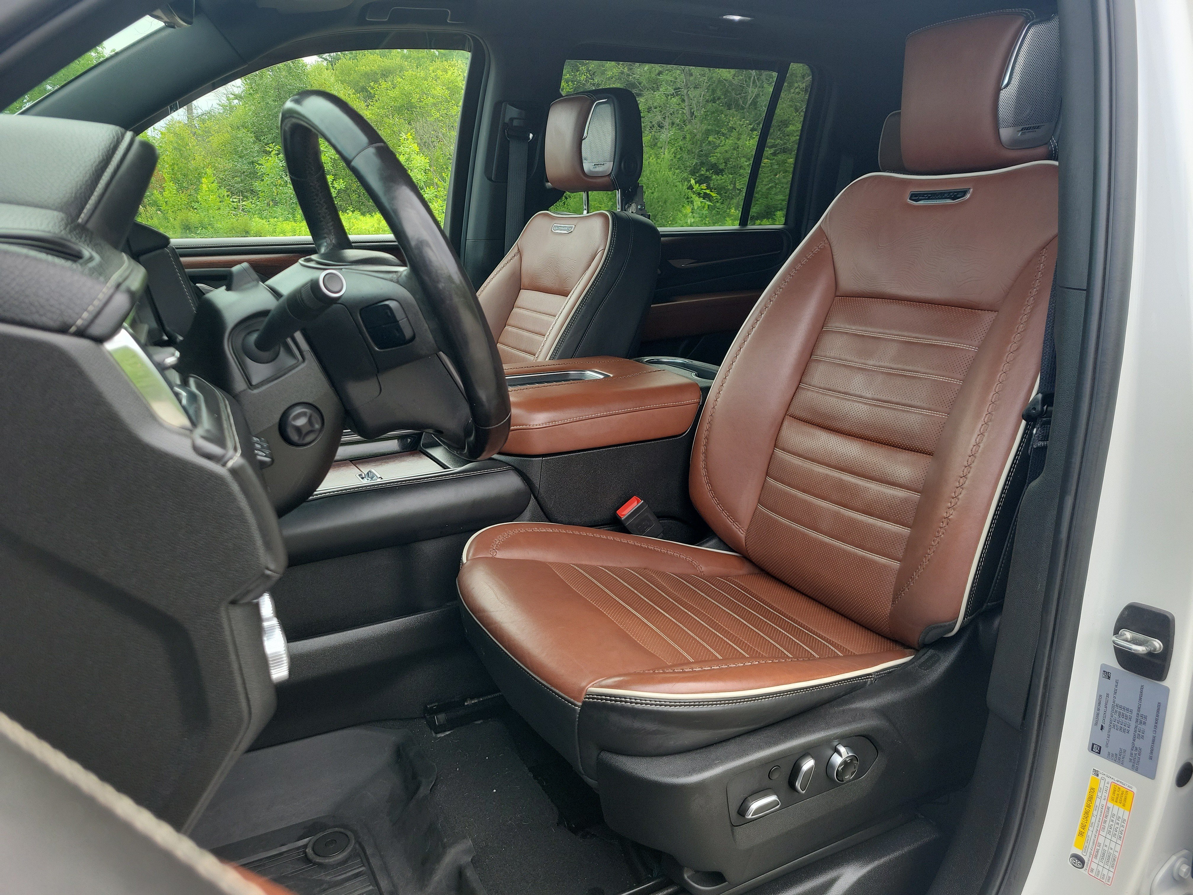 Used 2023 GMC Yukon XL Denali Ultimate AWD/4WD image 14