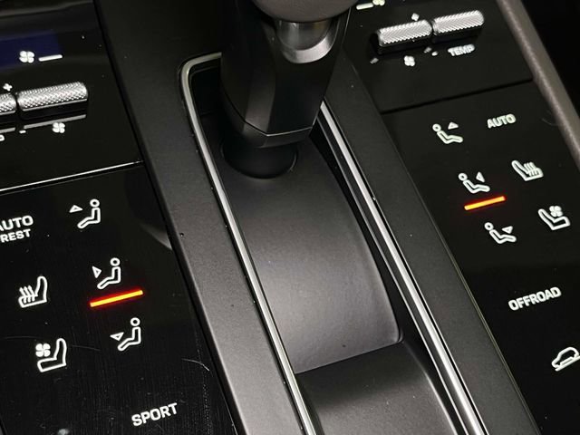 Certified 2025 Porsche Macan image 31
