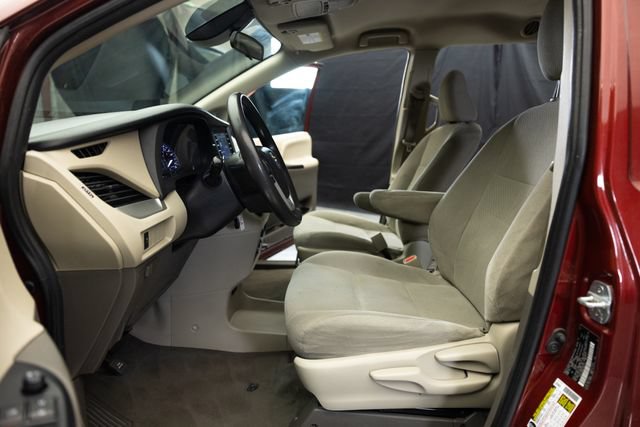 Used 2020 Toyota Sienna L FWD image 14