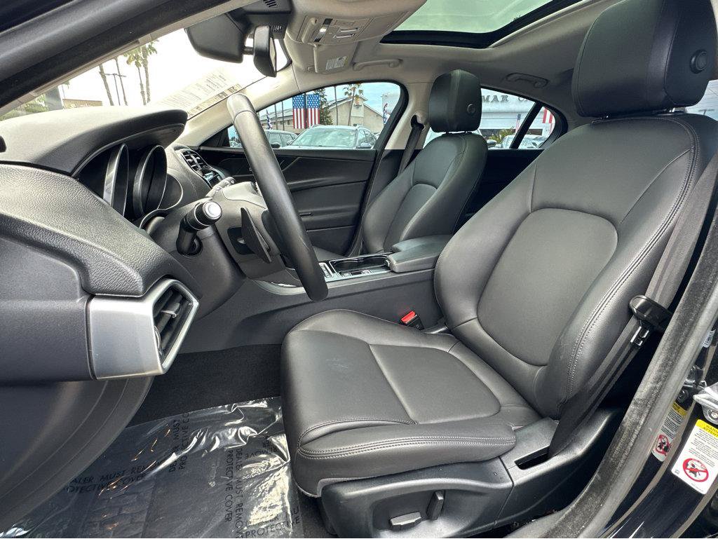 Used 2017 Jaguar XE RWD image 8