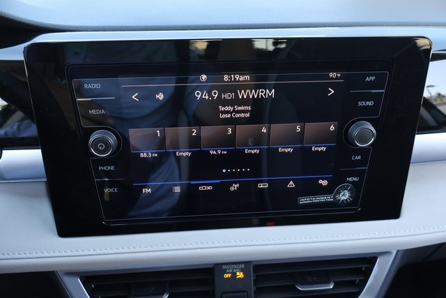 Certified 2025 Volkswagen Taos SE image 21