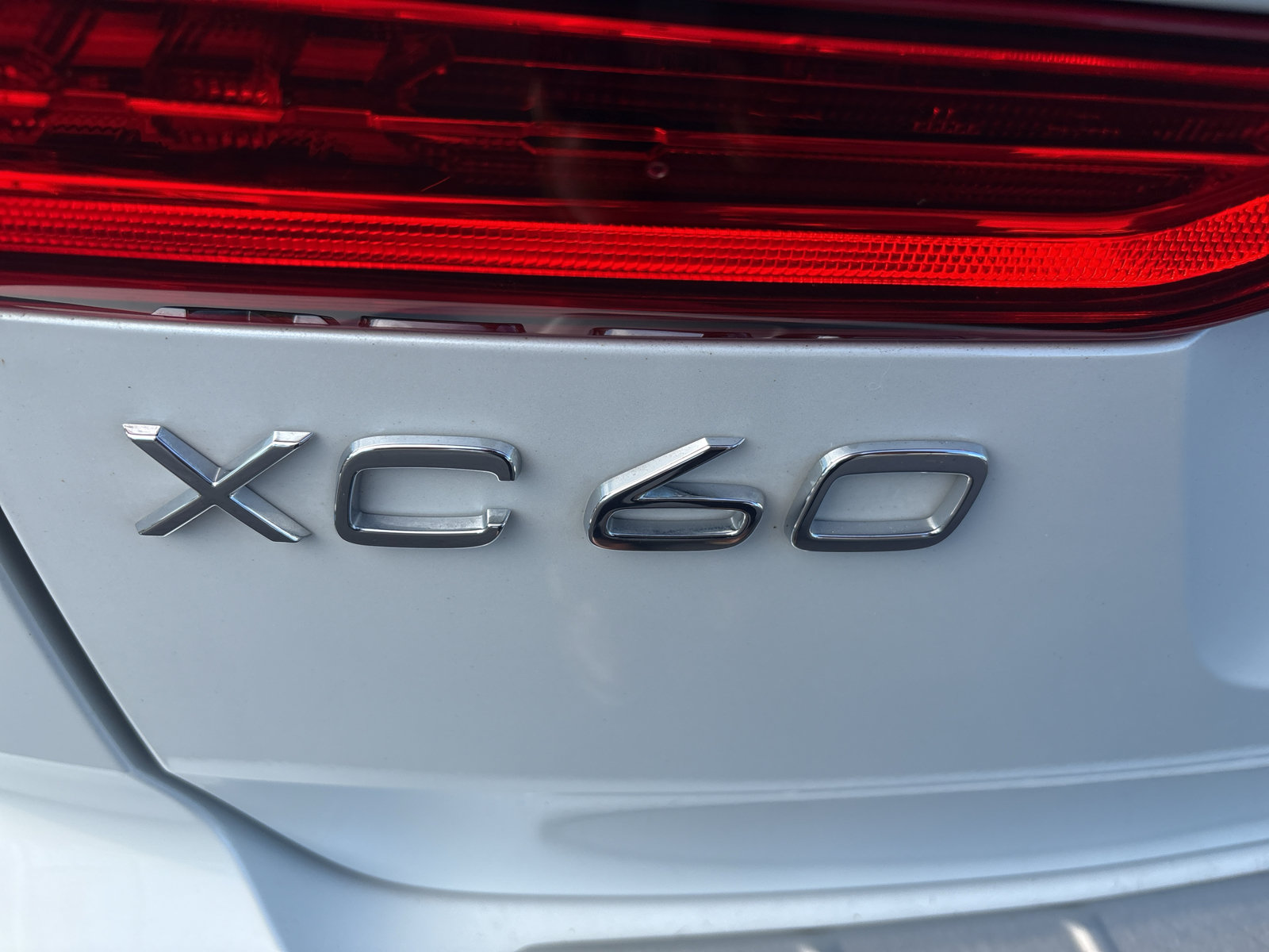 Certified 2025 Volvo XC60 T8 Ultra w/ Protection Package Premier AWD/4WD image 8