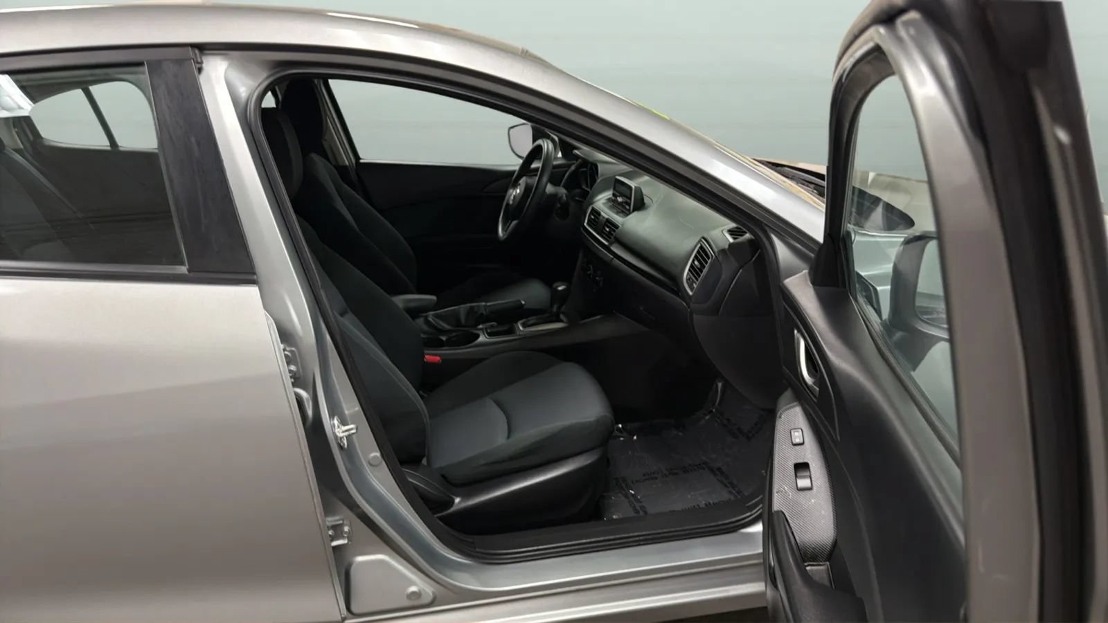Used 2015 MAZDA MAZDA3 i SV FWD image 21