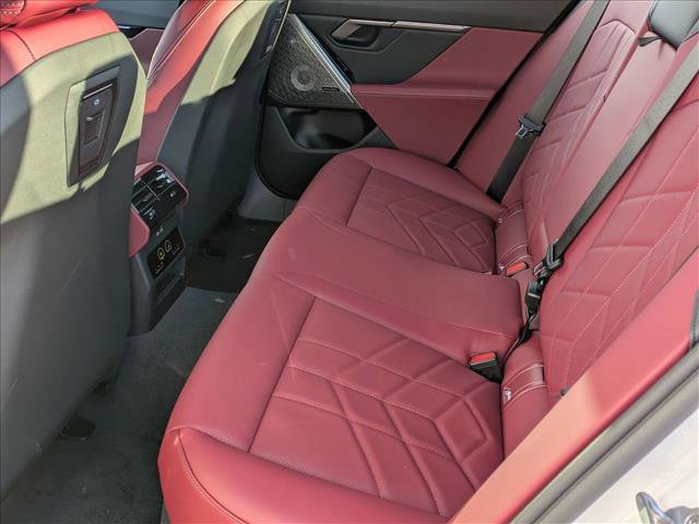 New 2026 BMW 550e xDrive image 17