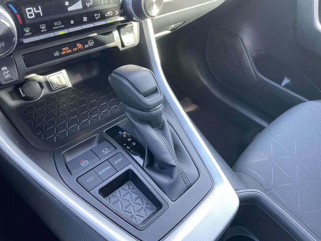 Used 2025 Toyota RAV4 XLE FWD image 44