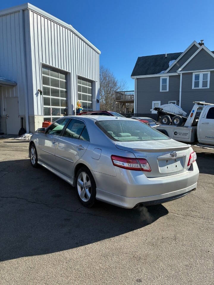 Used 2011 Toyota Camry SE w/ SE Extra-Value Pkg #1 FWD image 2