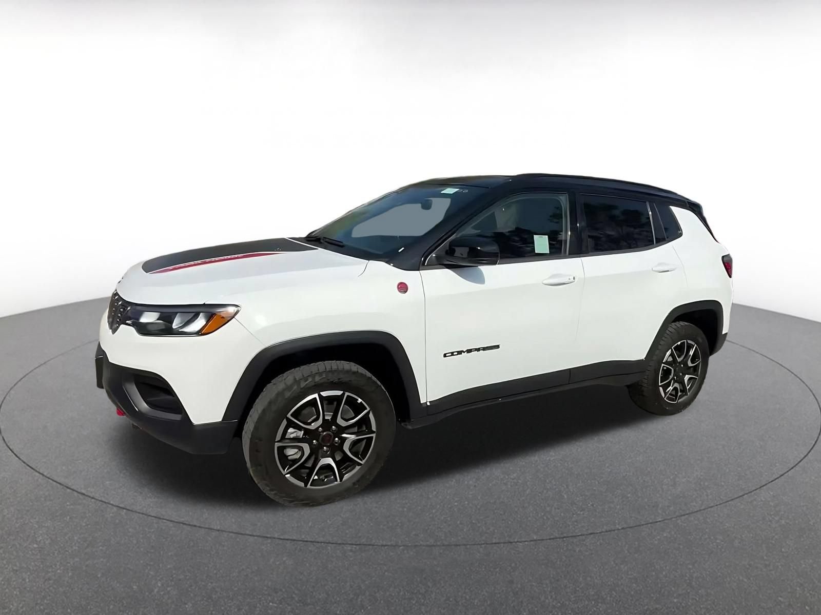 Used 2025 Jeep Compass Trailhawk AWD/4WD image 7