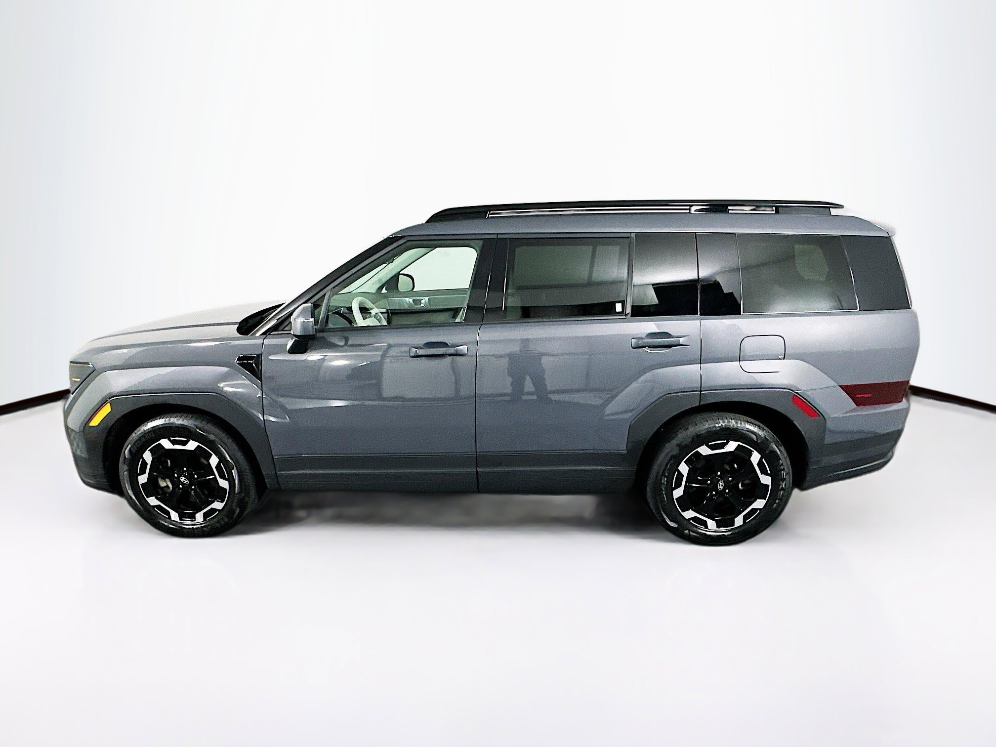 Used 2025 Hyundai Santa Fe SEL FWD image 4