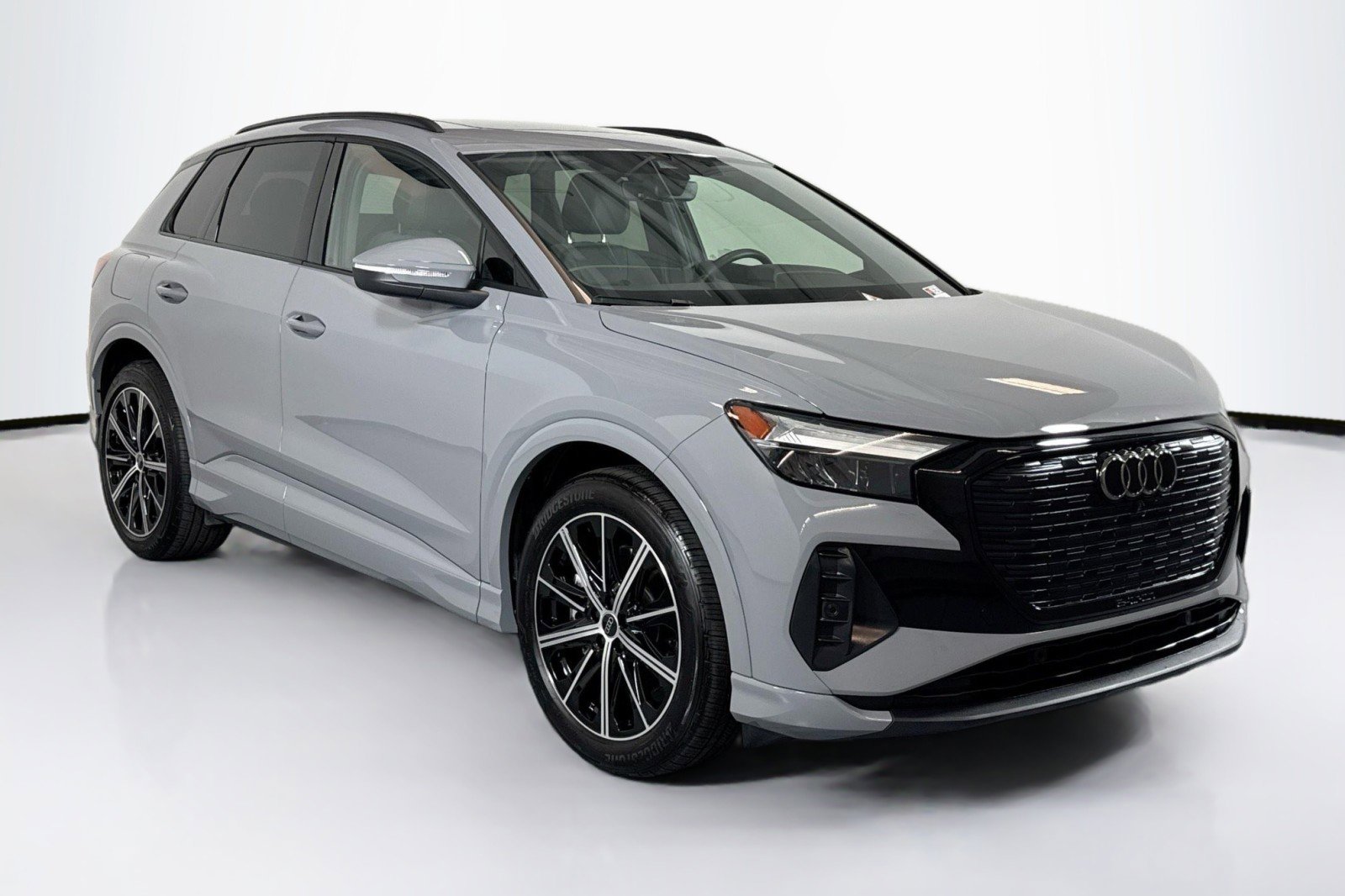 Used 2025 Audi Q4 e-tron Premium Plus image 3