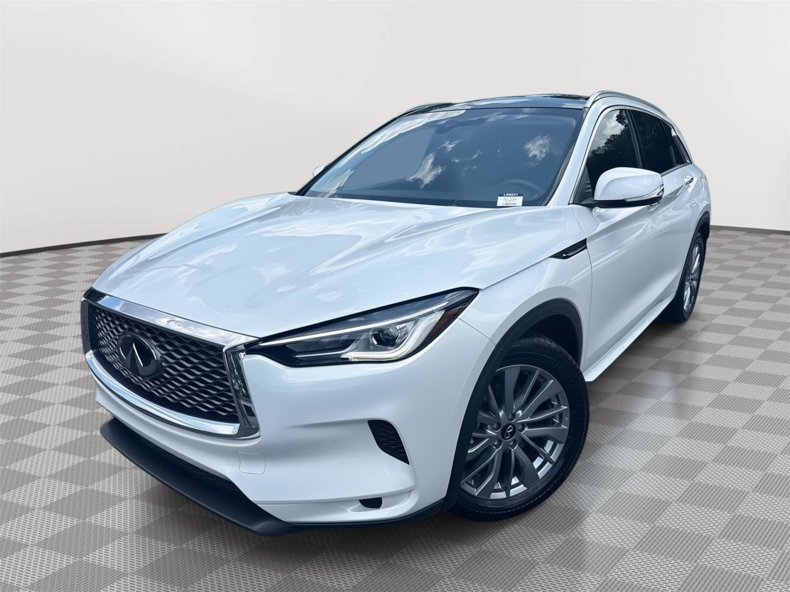 Certified 2025 INFINITI QX50 Luxe AWD/4WD image 2