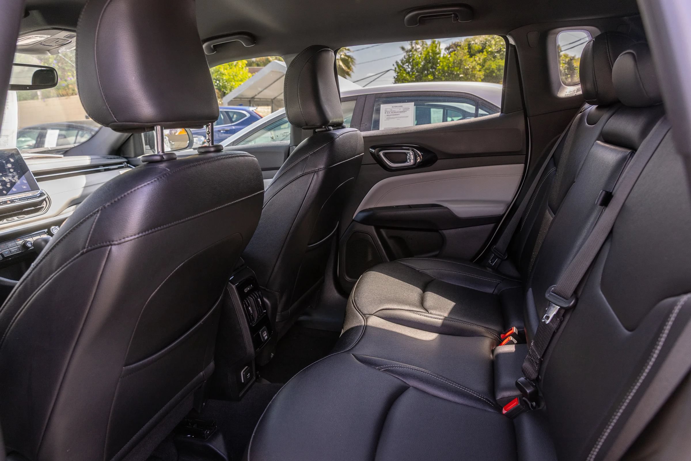 Used 2025 Jeep Compass Limited AWD/4WD image 23