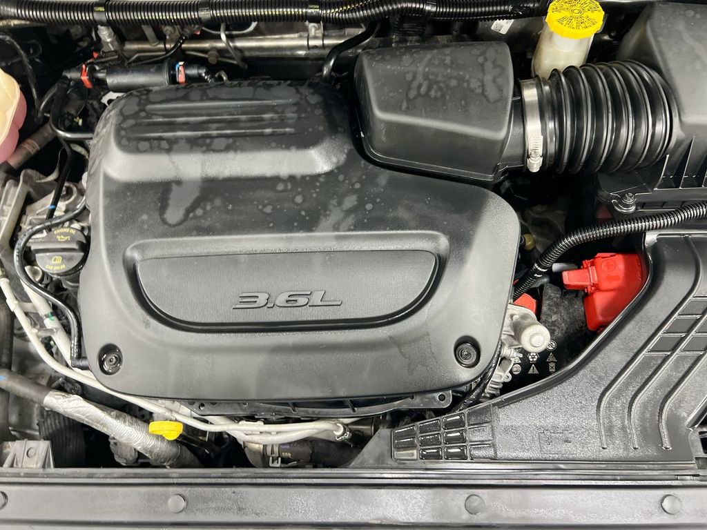 Used 2024 Chrysler Pacifica Limited image 27