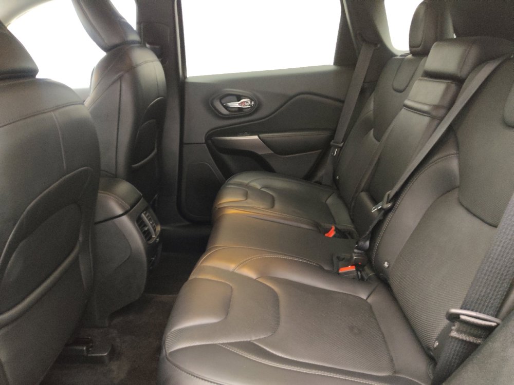 Used 2019 Jeep Cherokee Limited FWD image 18