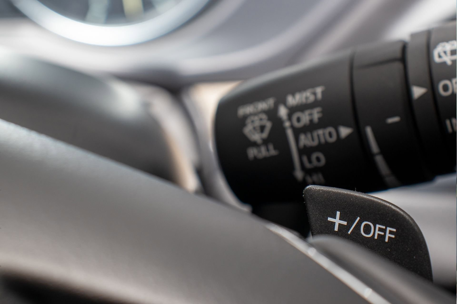 Used 2025 MAZDA CX-5 Signature image 32