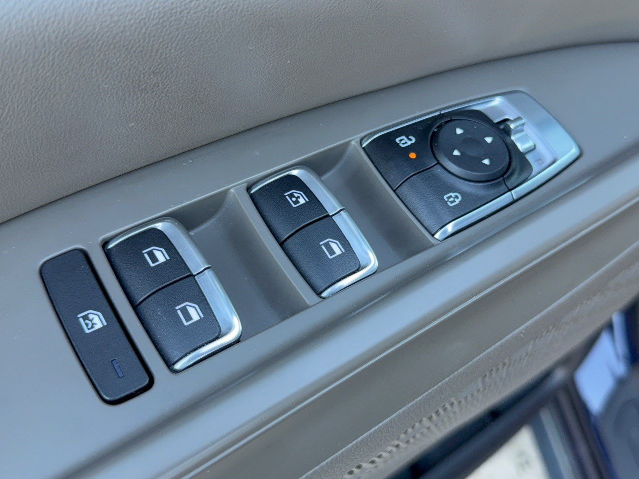 Used 2025 Kia Carnival FWD image 15