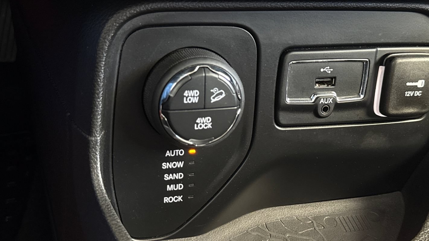 Used 2016 Jeep Renegade Trailhawk AWD/4WD image 36