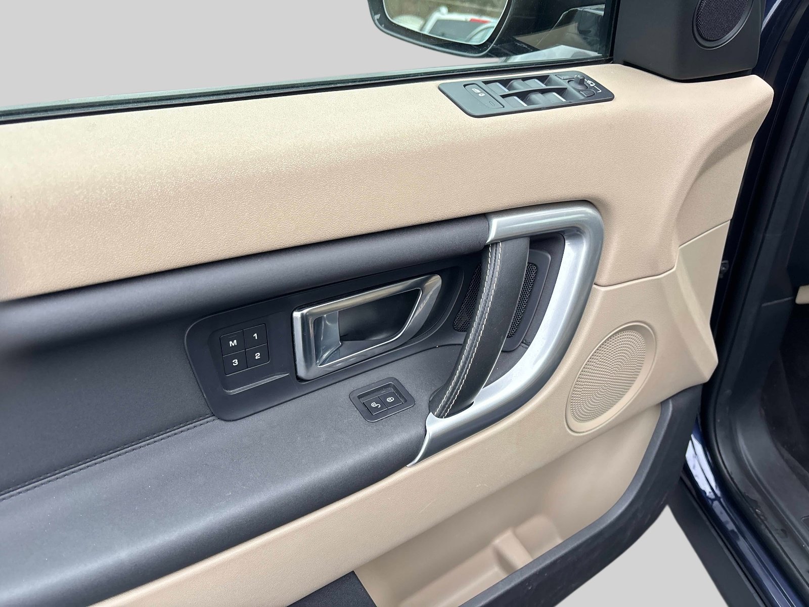 Used 2019 Land Rover Discovery Sport HSE image 21